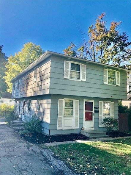 Building Photo - 214 E Spruce St