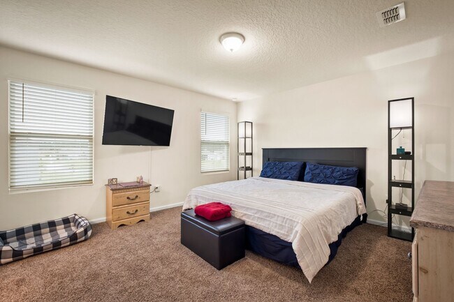 Building Photo - Beautifully Apportioned 2-Story Home in Fox Creek