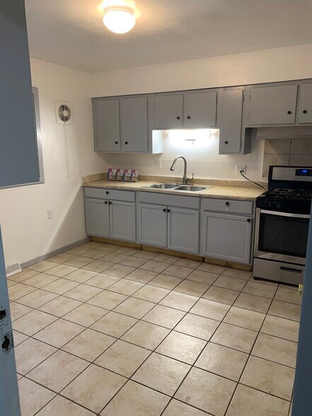 Building Photo - 4961 S 13th St