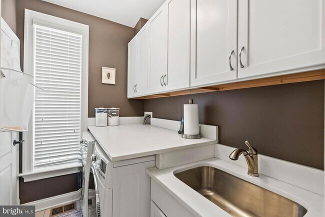 Building Photo - 1224 R St NW