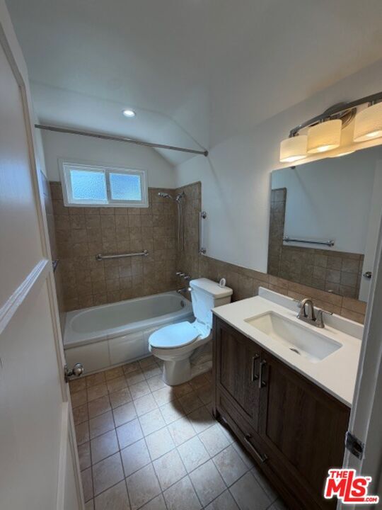 Building Photo - 17400 Cantlay St