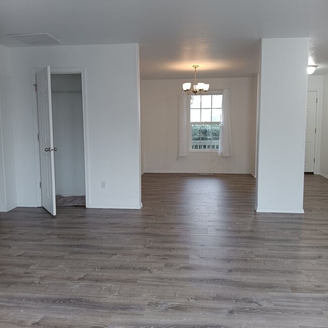 Building Photo - Beautiful Home Available In Bridal Springs Community!