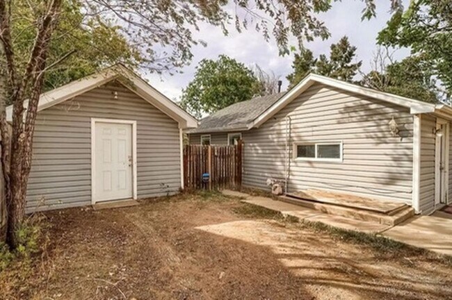 Building Photo - 3074 S Elati St