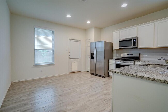 Building Photo - 217 La Dera Dr