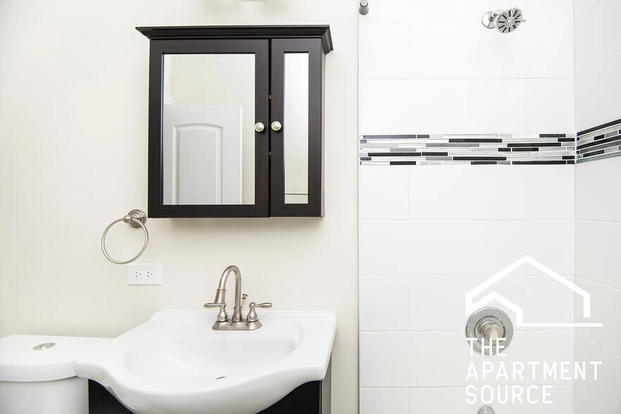 Building Photo - 327 Kedzie St