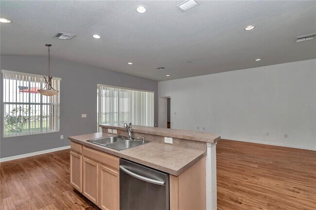 Building Photo - 5535 SW 41st St