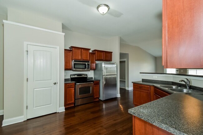 Building Photo - 2952 N Hartland Dr