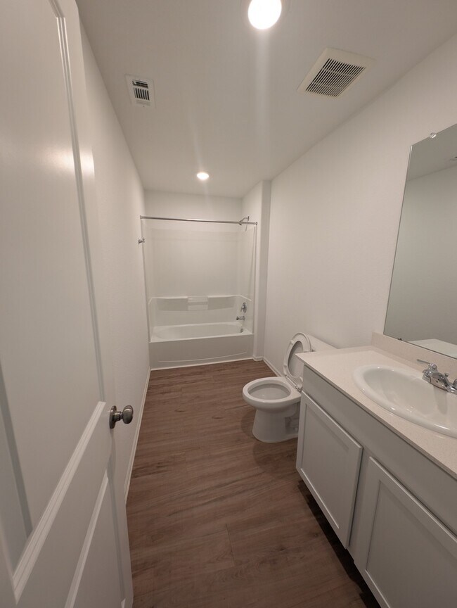 Building Photo - Charming 3 beds 2 baths in New Caney!