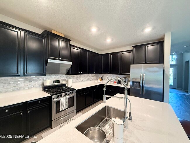 Building Photo - 141 Ren Wy