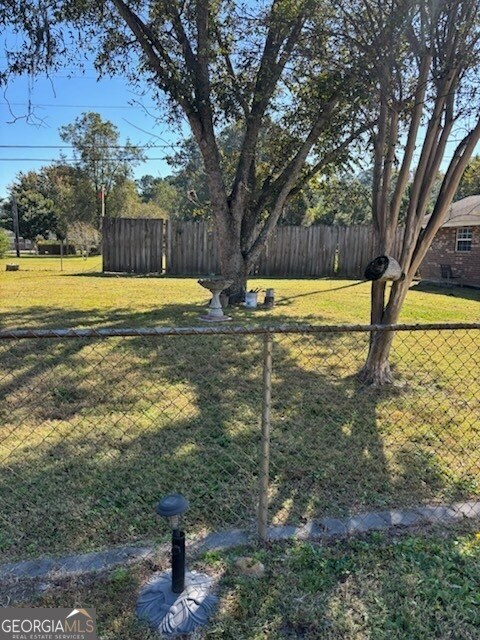 Building Photo - 102 Pine Grove Dr