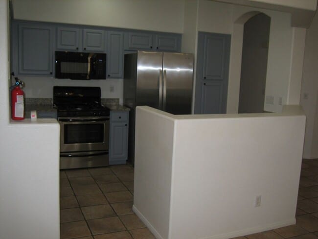 Building Photo - Single story, gated, 3bed, 2bath, 2car garage, Club house, Community Pool, Spa, Fitness room, CCRs