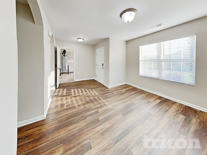 Building Photo - 4748 Brewer Dr