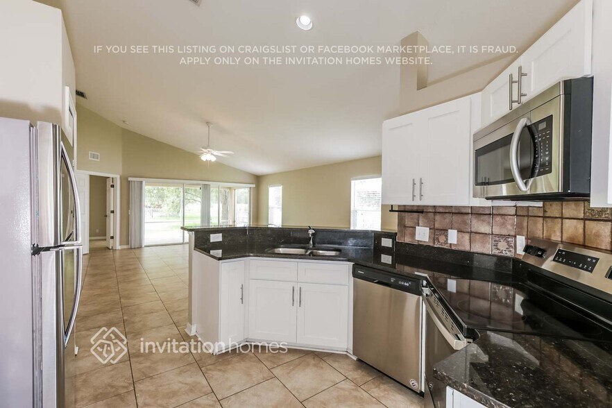 Building Photo - 3323 70th Ct E