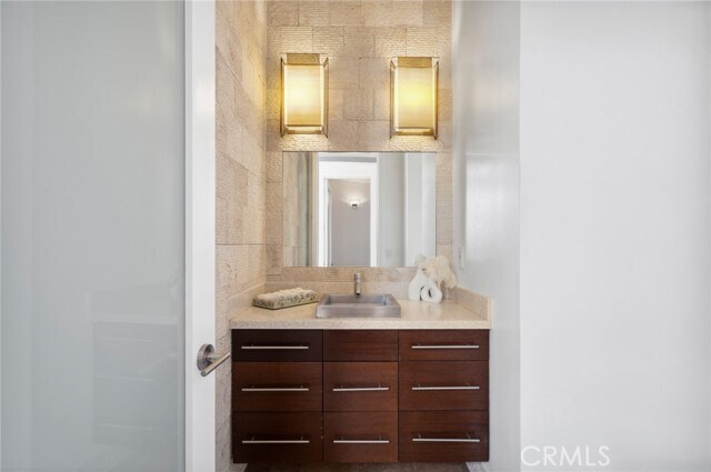 Building Photo - 2085 Temple Hills Dr