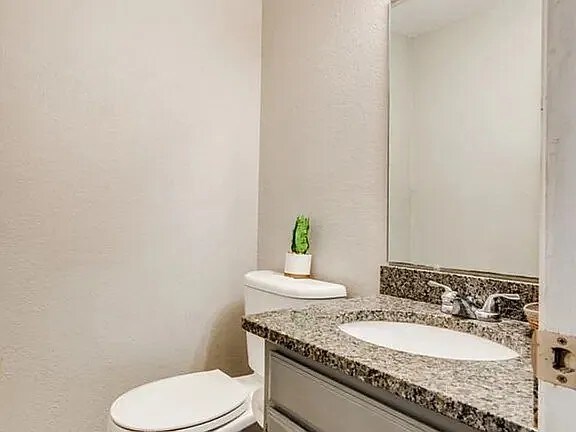 Building Photo - 7500 Chapin Rd