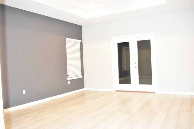 Building Photo - 572 Windermere Way