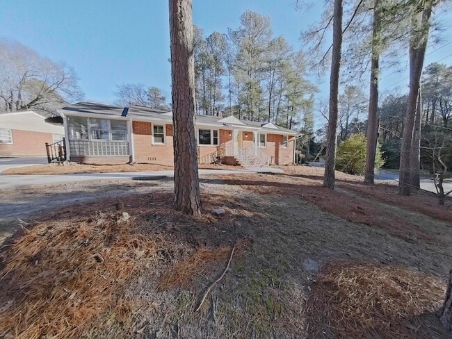 Building Photo - 2001 Wren Rd