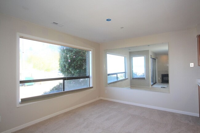 Building Photo - Large Redondo Condo with Waterfront View!