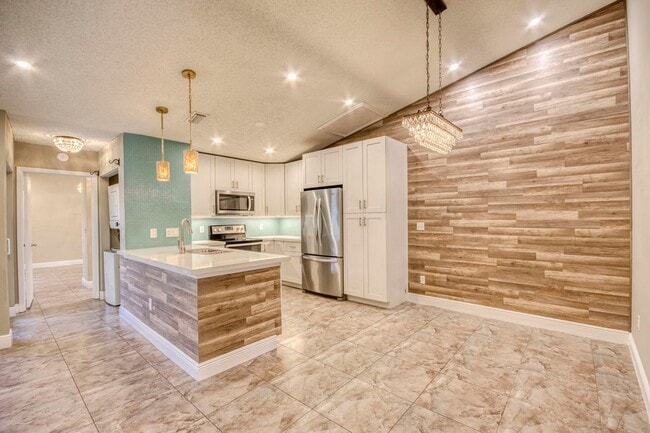 Building Photo - 9109 SW 21st St