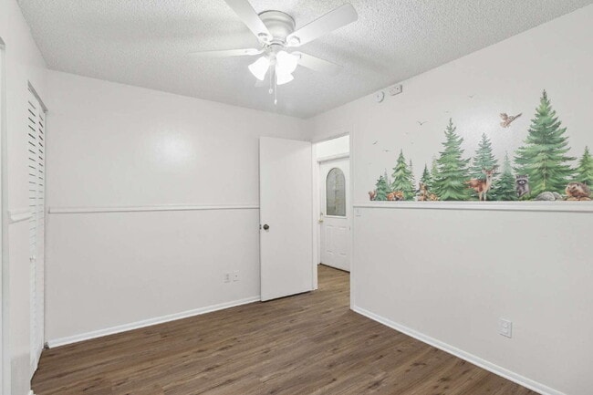 Building Photo - This 3/2 Beautiful Villa-Style Condo on Desirable Coverplace Community of Palm Harbor!