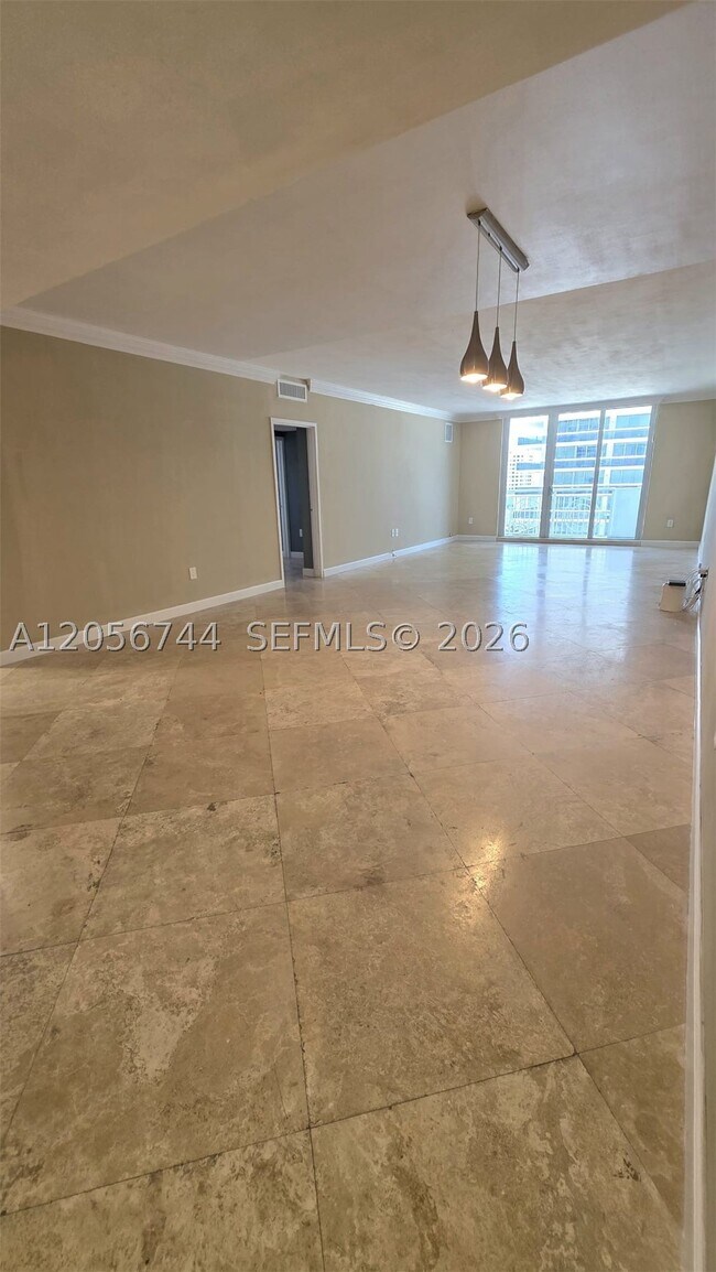 Building Photo - 5825 Collins Ave