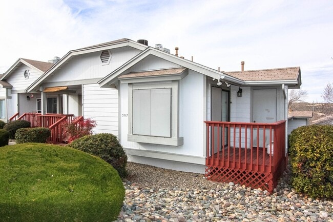 Building Photo - Corner Unit 2 Bedroom Condo