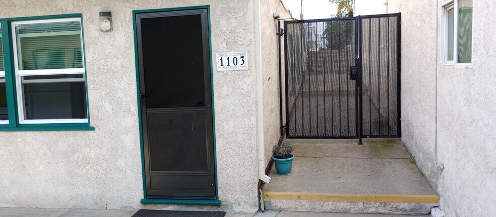Building Photo - 1103 Monterey Blvd