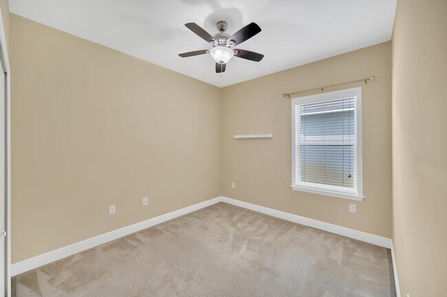 Building Photo - 5335 NW Wisk Fern Cir