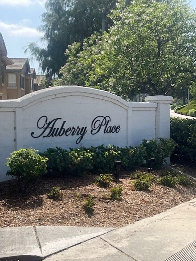 Building Photo - Beautiful 3-Bedroom Home for Rent in Highl...