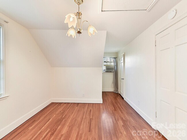 Building Photo - 711 Mt Vernon Ave