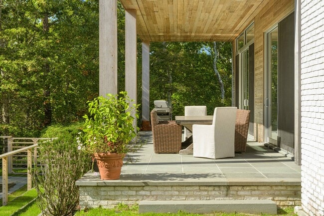 Building Photo - 1 Paumanok Rd