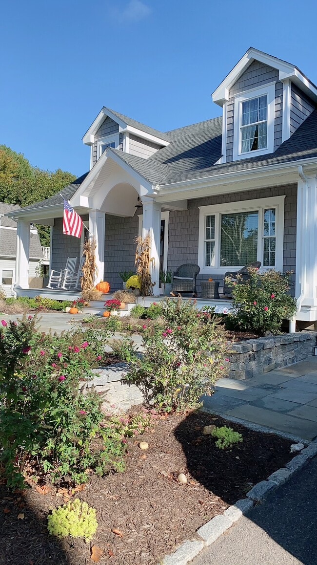 10 Meadowbrook Ln 10 Meadowbrook Ln Stonington CT 06355 Apartment