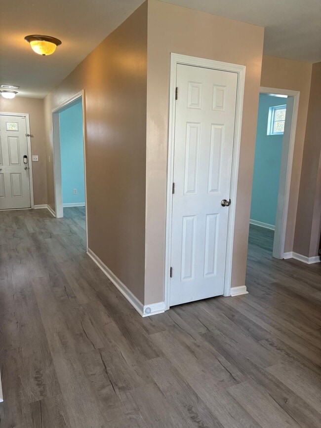 Building Photo - 1825 Polaris Dr