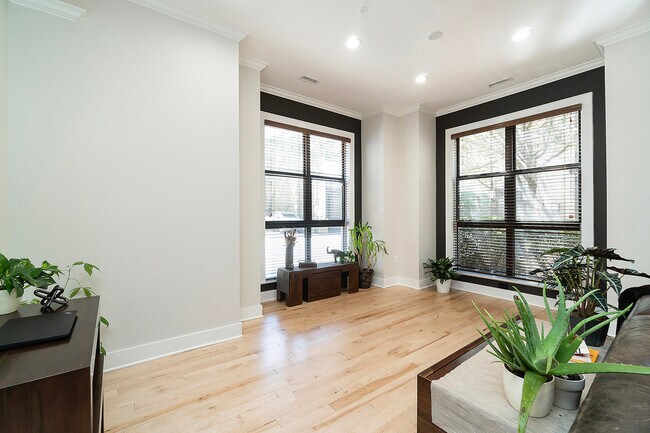 Building Photo - Poinsett Corners / Unit 110