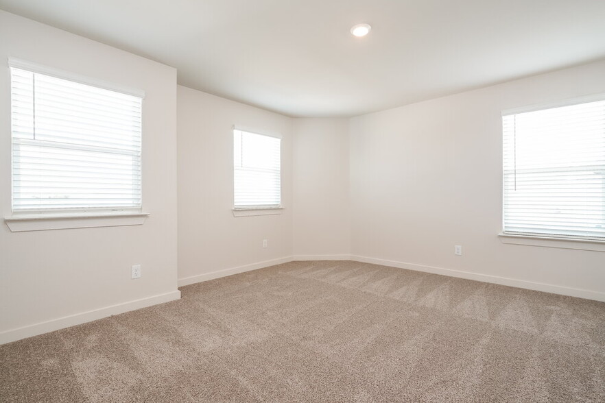 Building Photo - 1545 Harvester Dr