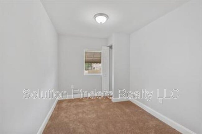 Building Photo - 3458 6th St