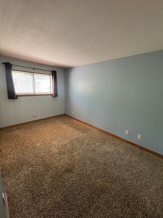 Building Photo - 495 Tramway Dr