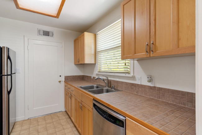 Building Photo - 354 Lagomarsino Way