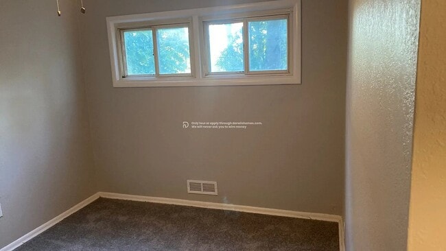 Building Photo - 7700 E 108 Terrace