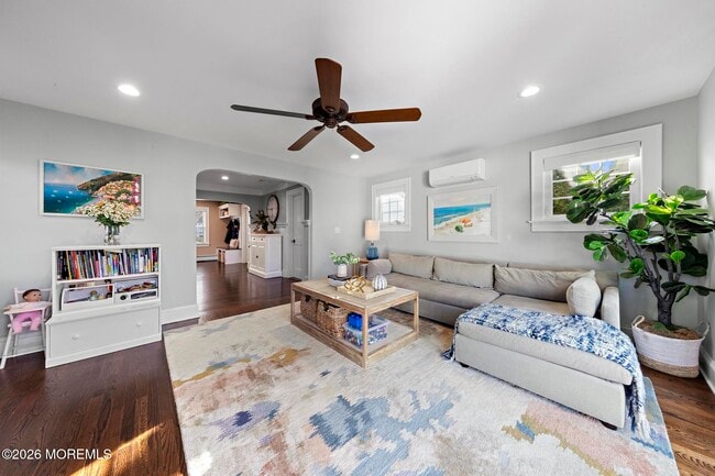 Building Photo - 49 Jackson St