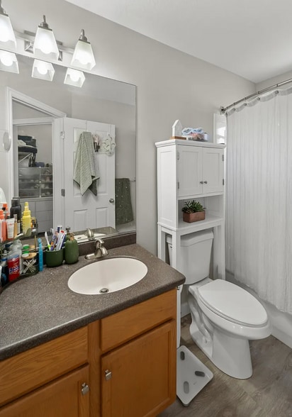 Building Photo - 1485 Navajo Dr