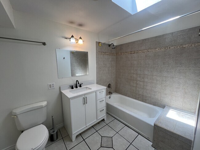 Building Photo - 2510 29th St