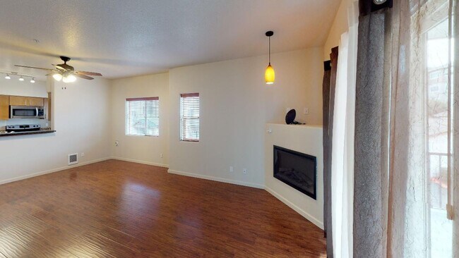 Building Photo - Perfect For Nursing Student - Beautiful Condo w/ Garage. Close To St. Vincents Hospital