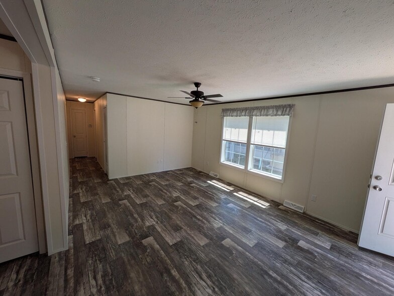 Building Photo - 27 Garden Cir