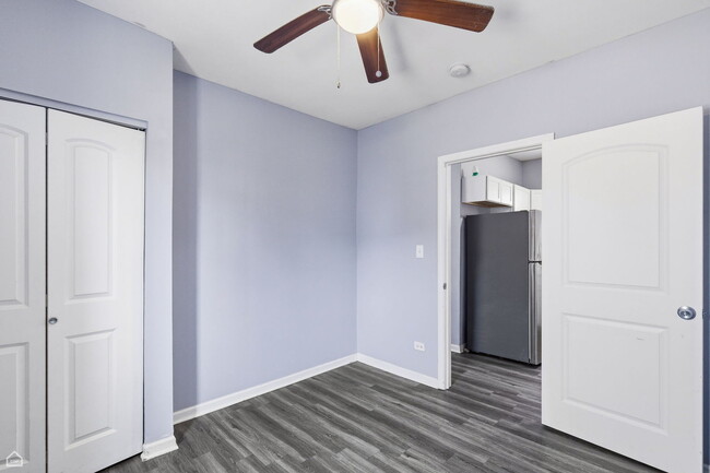 Building Photo - 16 E 118th Pl