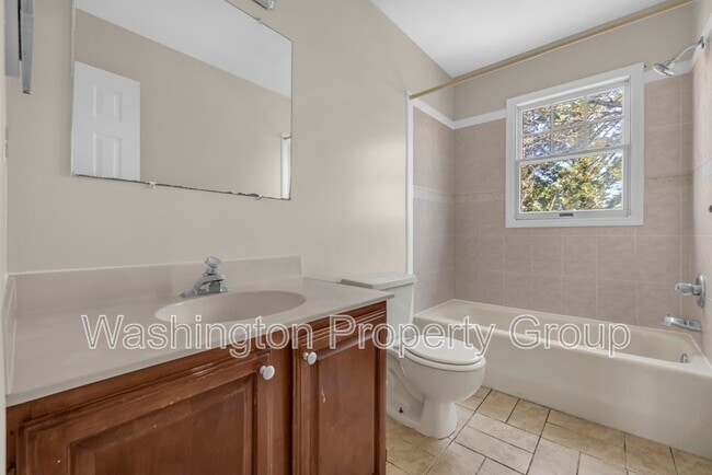 Building Photo - 5602 Grouper Ct