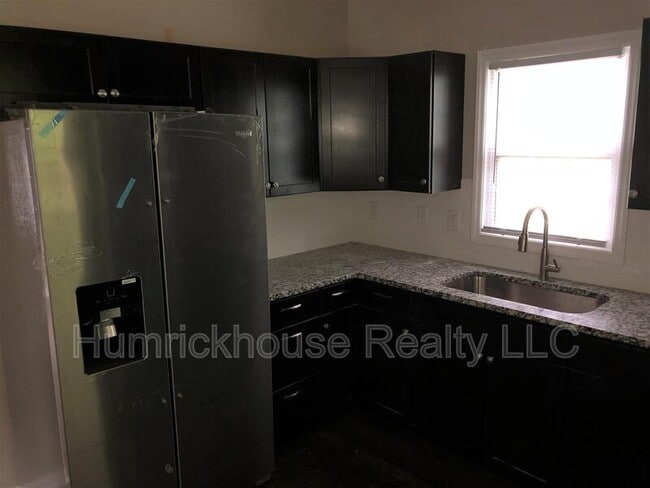 Building Photo - 182 Fern Ave SW