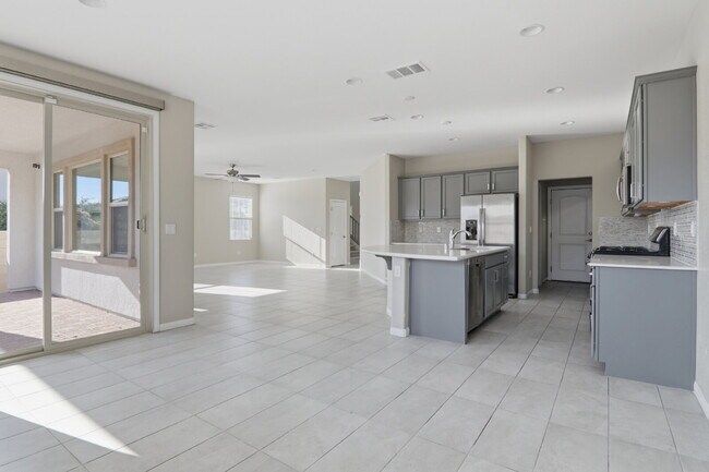 Building Photo - 3158 Molinos Dr