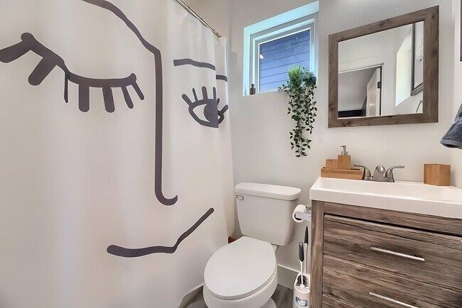 Building Photo - 1503 E 3rd St