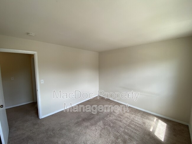 Building Photo - 729 Bellows Ave